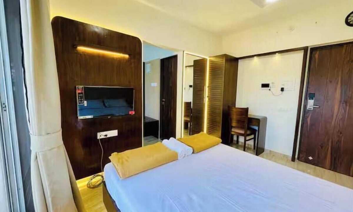 Kandivali East Apartment | 1 Room Kitchen at Malad West