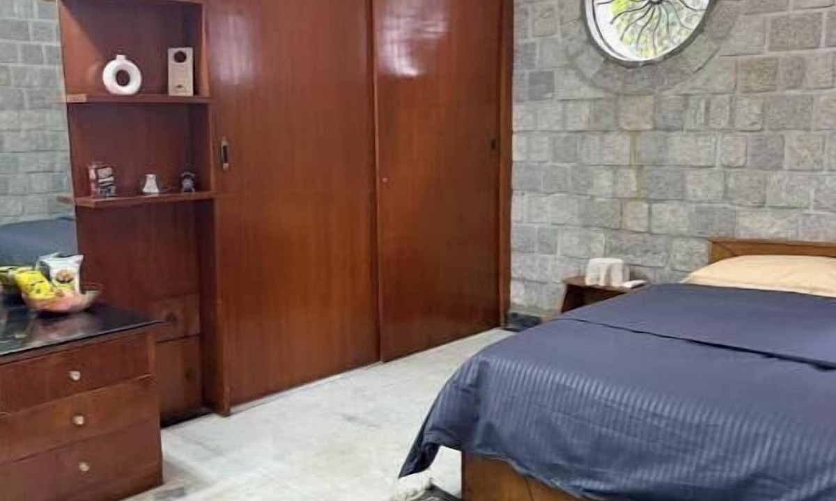 Ulsoor Apartment | 1 room + Lounge area/Kitchenette/terrace in Ulsoor