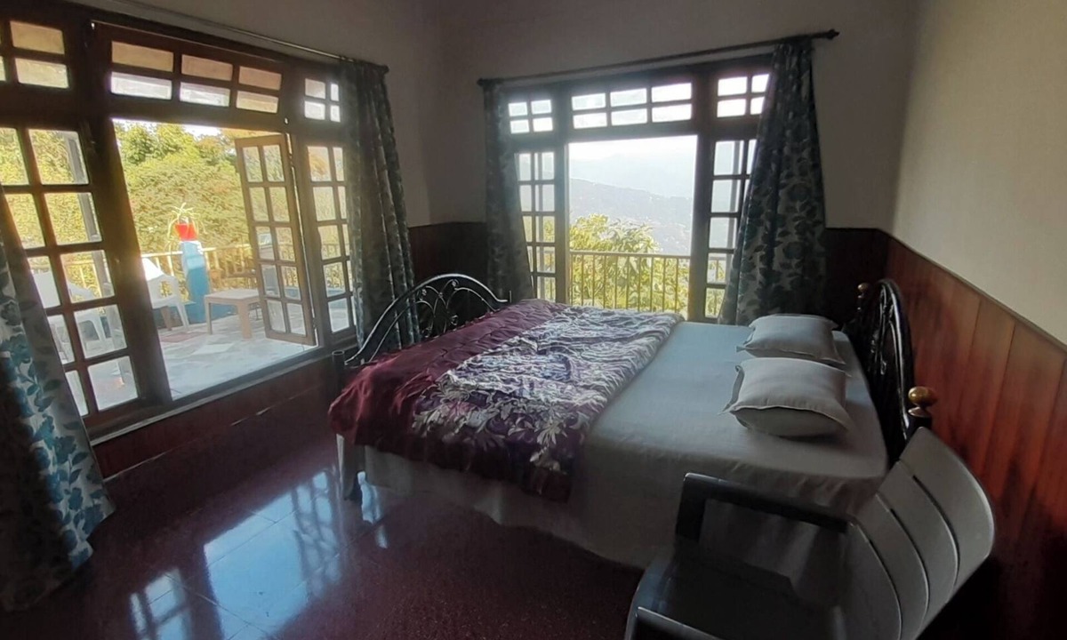 Turuk House | 1. The Atrium Park Kalimpong - Room with mountain sunrise view -Parking & wifi