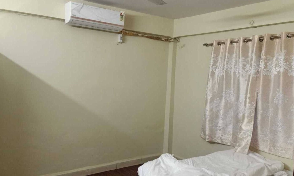Indore Apartment | 1300 s.fit full independent flat at mid of city with all amenities