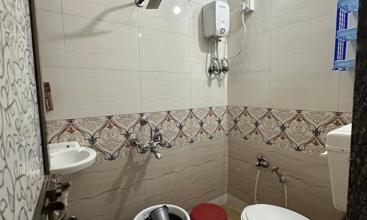 Versova House | 1BHK-Entire Home Near Kokilaben Dhirubhai Ambani Hospital Andheri W