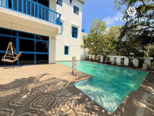 Chendhare Bed & Breakfast | 1BHK Greek Styled Apartment