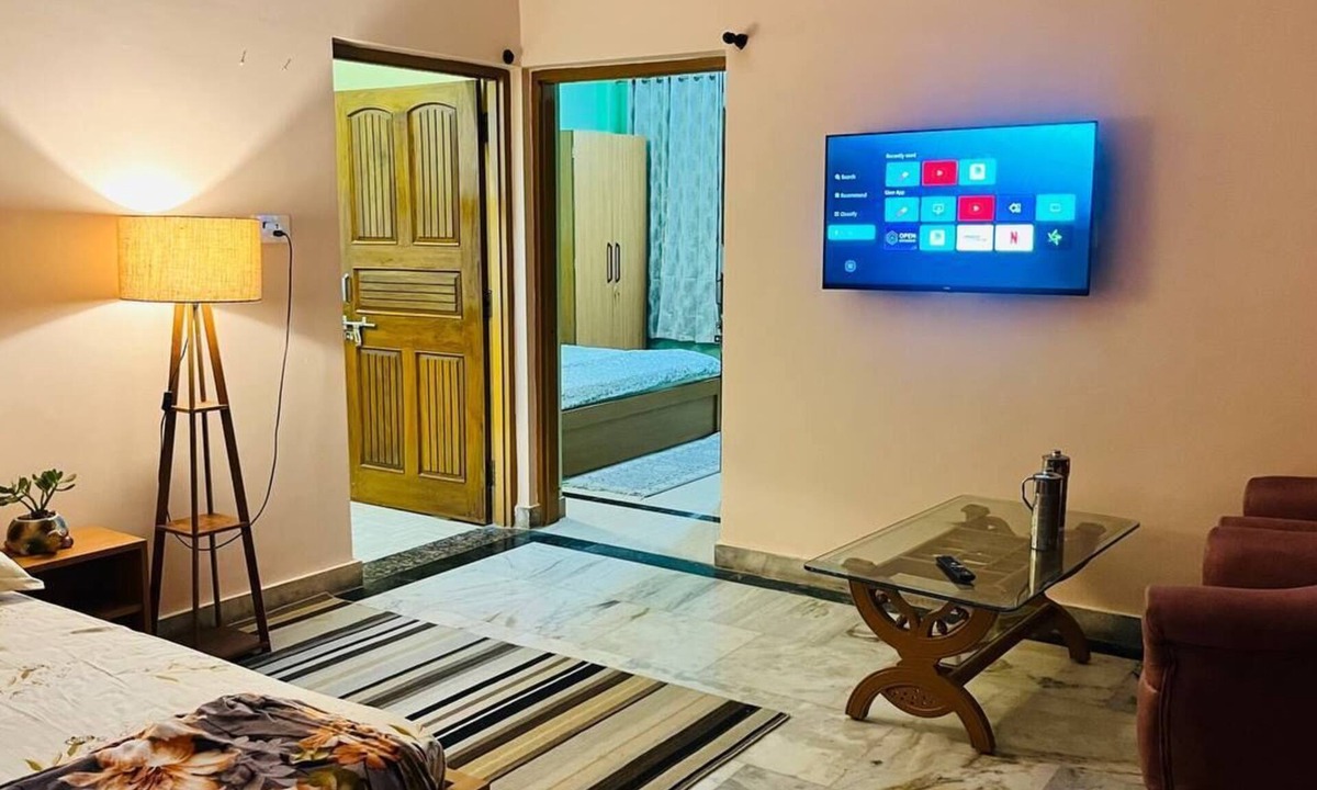 Varanasi Apartment | 1BHK luxurious apartment with AC in Varanasi - Perfect for a getaway