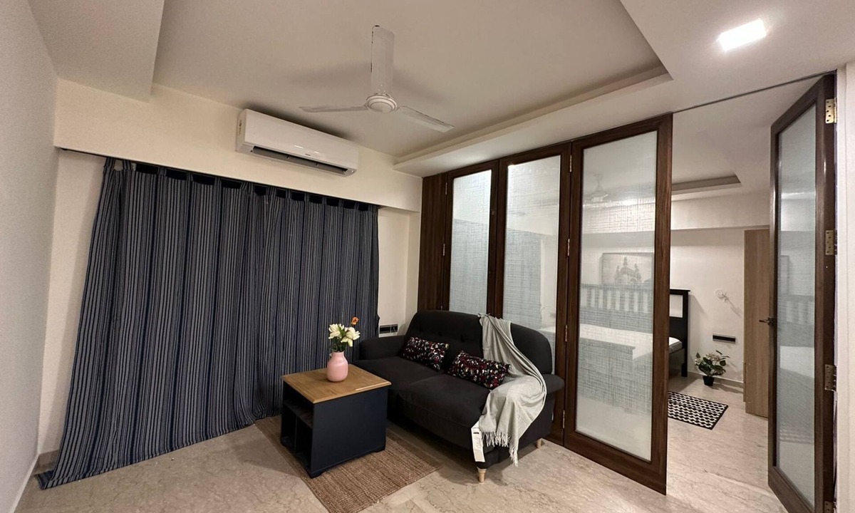 Kurla Apartment | 1BR Service Apartment A-1305 BKC By Florastays