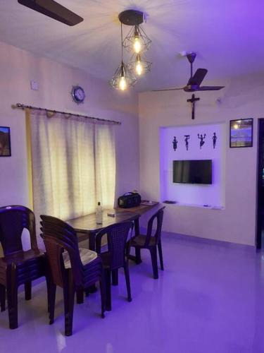 Adyar House | 2 BHK house, on premise parking, upto 10 guests