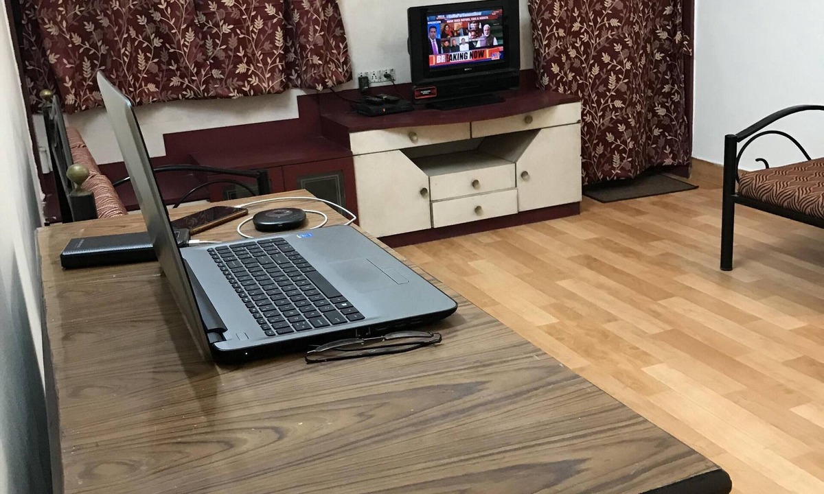 Shivajinagar Apartment | 2 BHK, Two Private AC Rooms in an Apartment in Central Pune