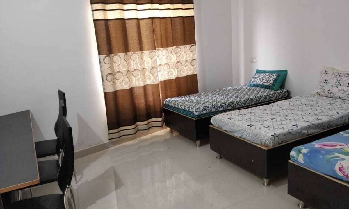 Dehradun Hostel | 2 PALMS GIRLS PG NEAR MAHENT INDRESH HOSPITAL
