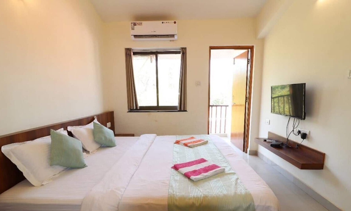 Vagator Villa | 2BHK Apartment with pool near Vagator beach
