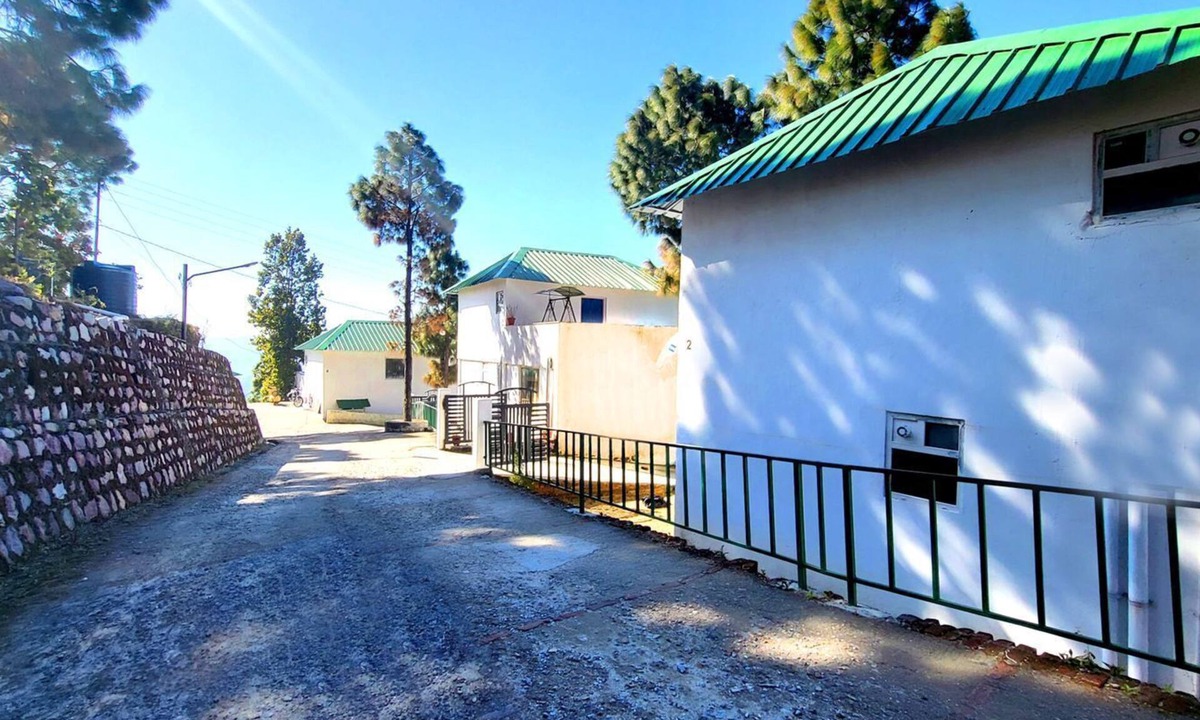 Lansdowne Villa | 2BHK Villa with Living room, Private Kitchen, Garden, Parking, Terrace, WIFI.
