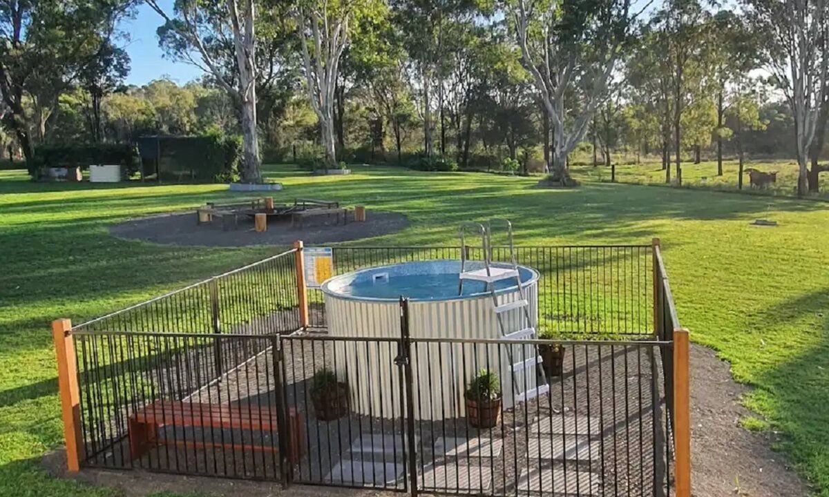 Blackbutt North House | 3 bed cottage nestled at centre of 21 acres