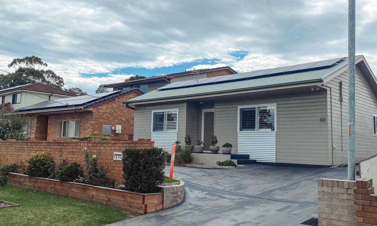 Oak Flats House | 3 Bedroom House - Shellharbour City. 15 minute drive to Jamberoo Action Park