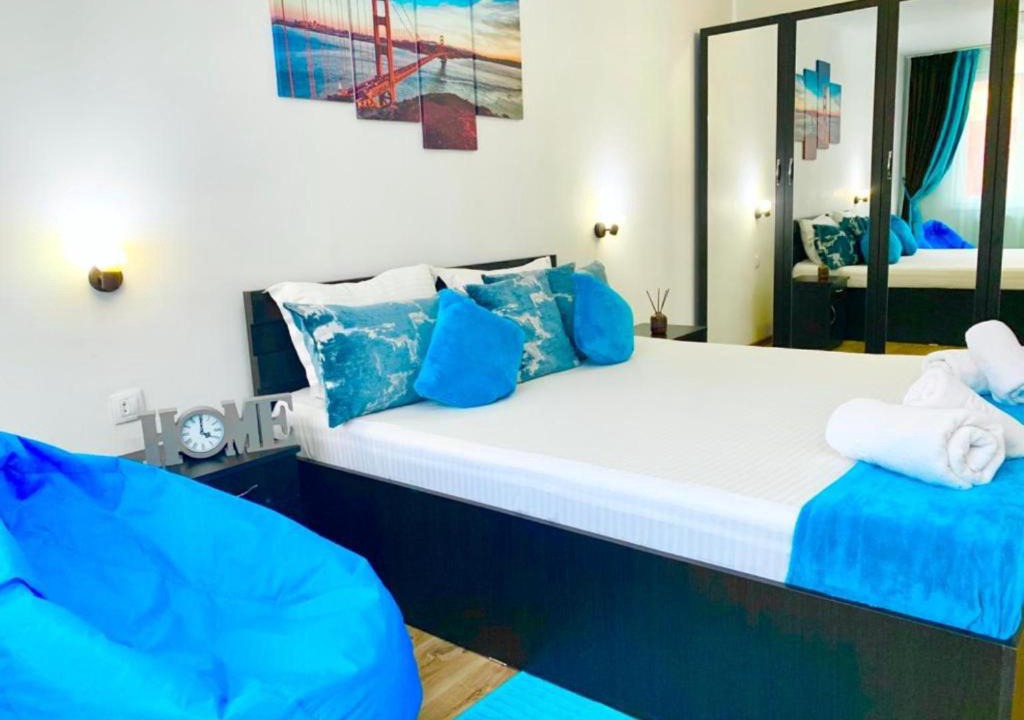 Iasi Apartment | 3-room Apartment 5 minutes to Palas, Large & Very Clean