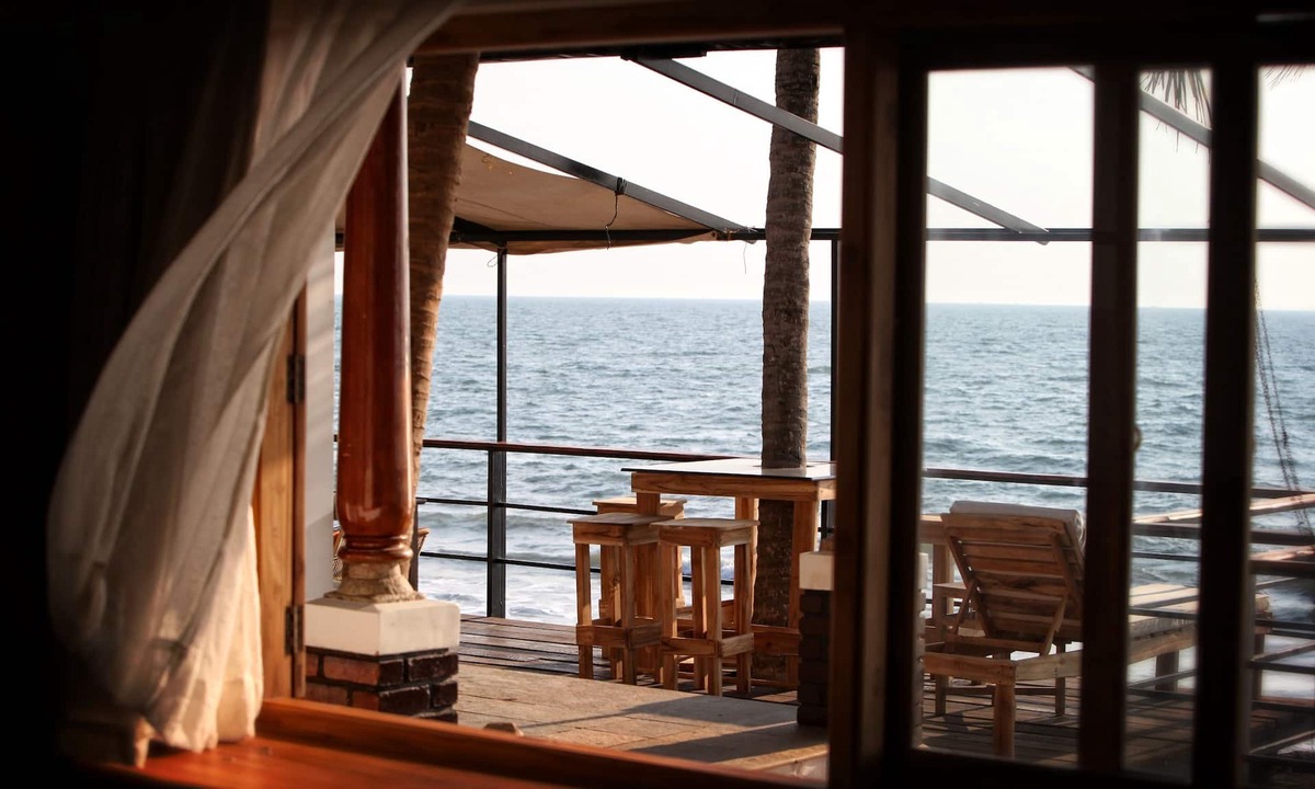 Kuzhuppilly Hotel | 36 Palms Boutique Retreat