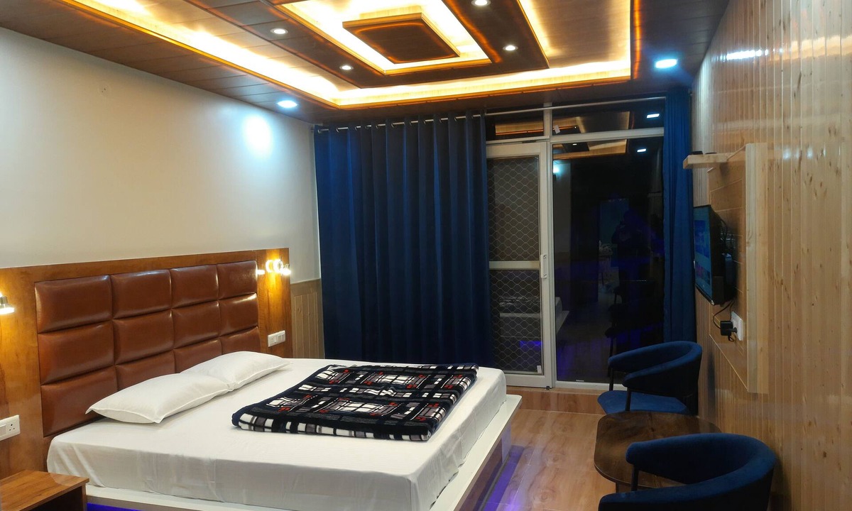 Taradevi House | 3BHK Premium Apartment with parking in Shimla - Aagaman Woods