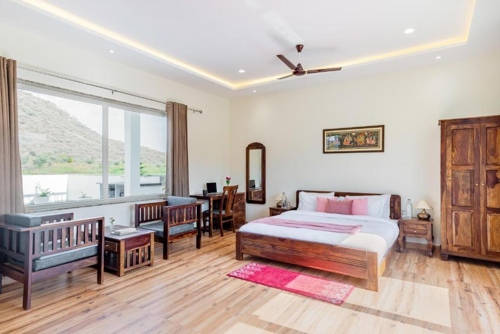 Udaipur Apartment | 3BR Abode with Plunge Pool and Monsoon place view
