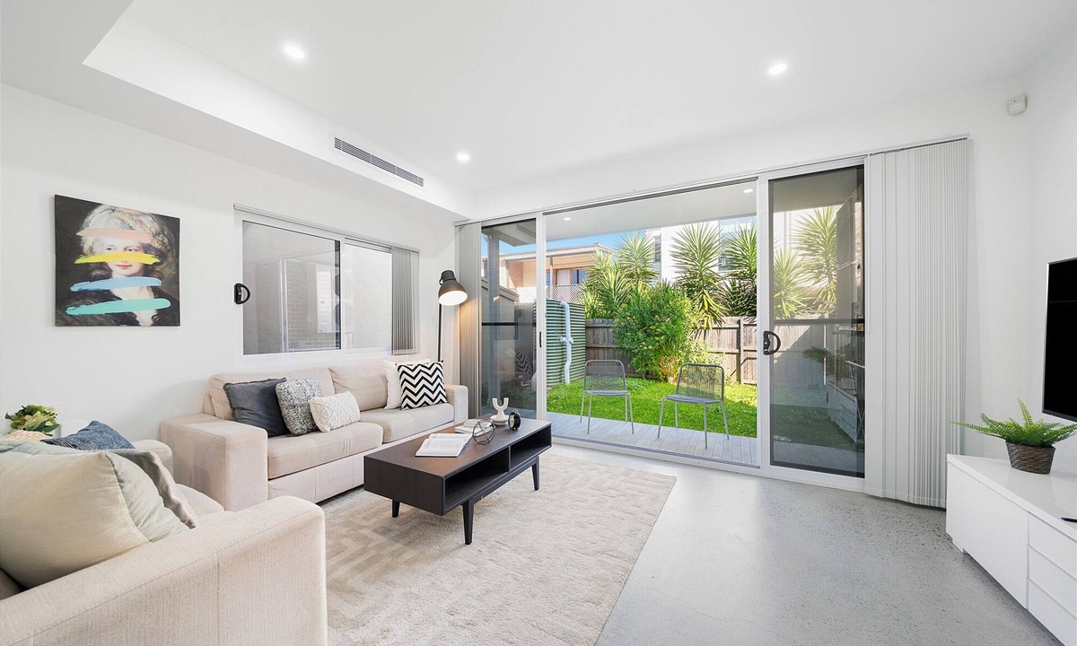 Petersham North House | 3BR Petersham | 3 Baths + Ducted Aircon