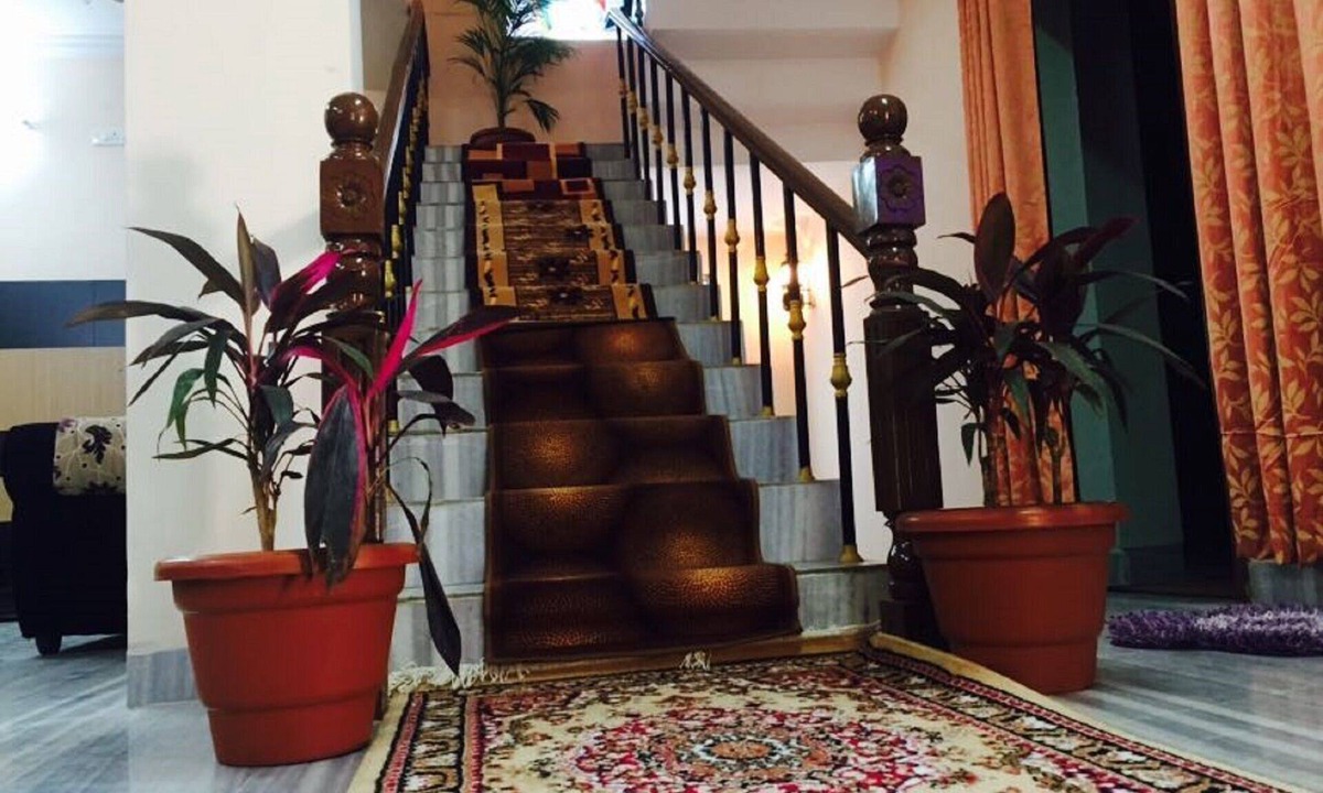 Punjagutta House | 4 bedroom centrally located spacious house in Banjara hills road number 3