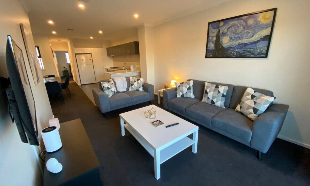 Franklin Apartment | 4BR/3BA Modern Townhouse at the Heart of Franklin