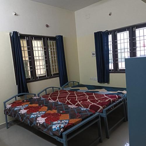 Sholinganallur Hostel | 4Seasons mens Hostel