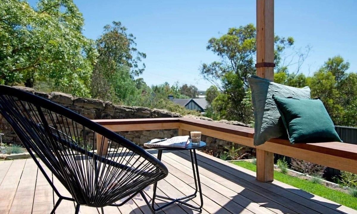 Castlemaine Apartment | ‘52Views’ a private hilltop retreat with panoramic views