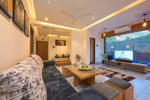 Tungarli Villa | 5BHK Honey Gold Villa By Tropicana Stays
