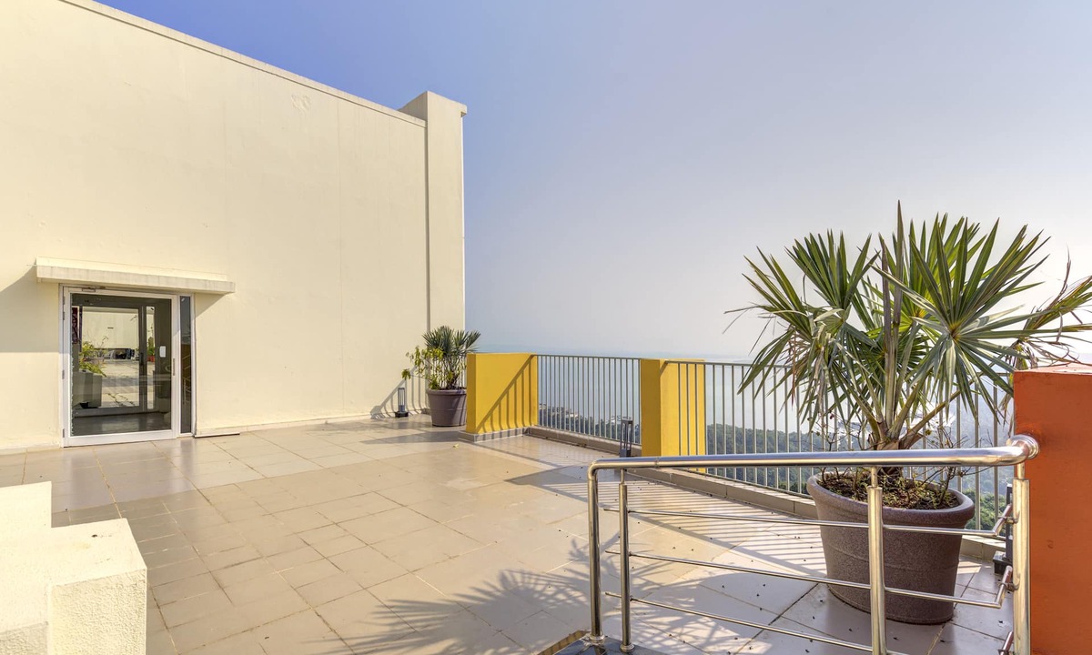 Chicalim Apartment | 5km GOI Arport| Two 50" TV| Resort Style amenities