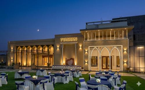 Jabalpur Hotel | 7 VACHAN LAWNS AND BANQUET