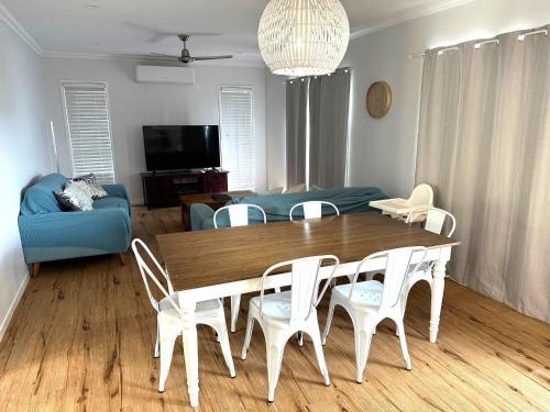 Rainbow Beach House | 72 Bombala Crescent - Rainbow Beach