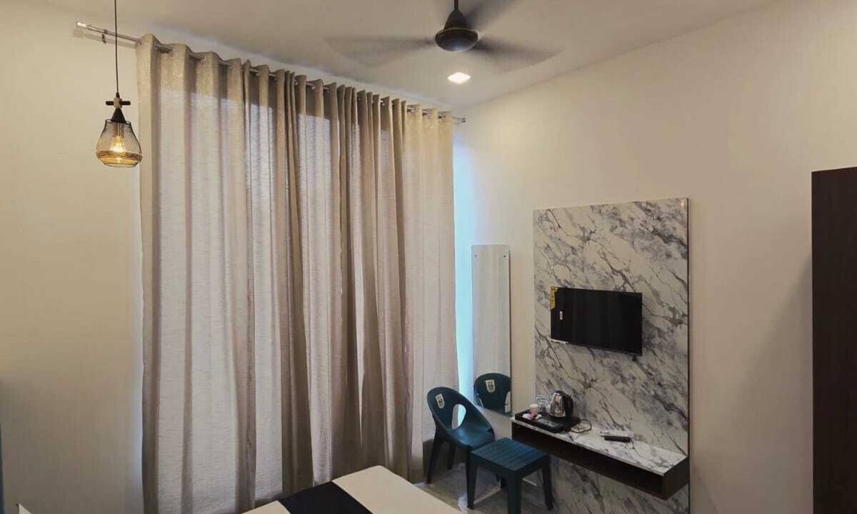 Basai Bed & Breakfast | 8-bedroom bed & breakfast in amazing Agra with AC walk to Taj Mahal