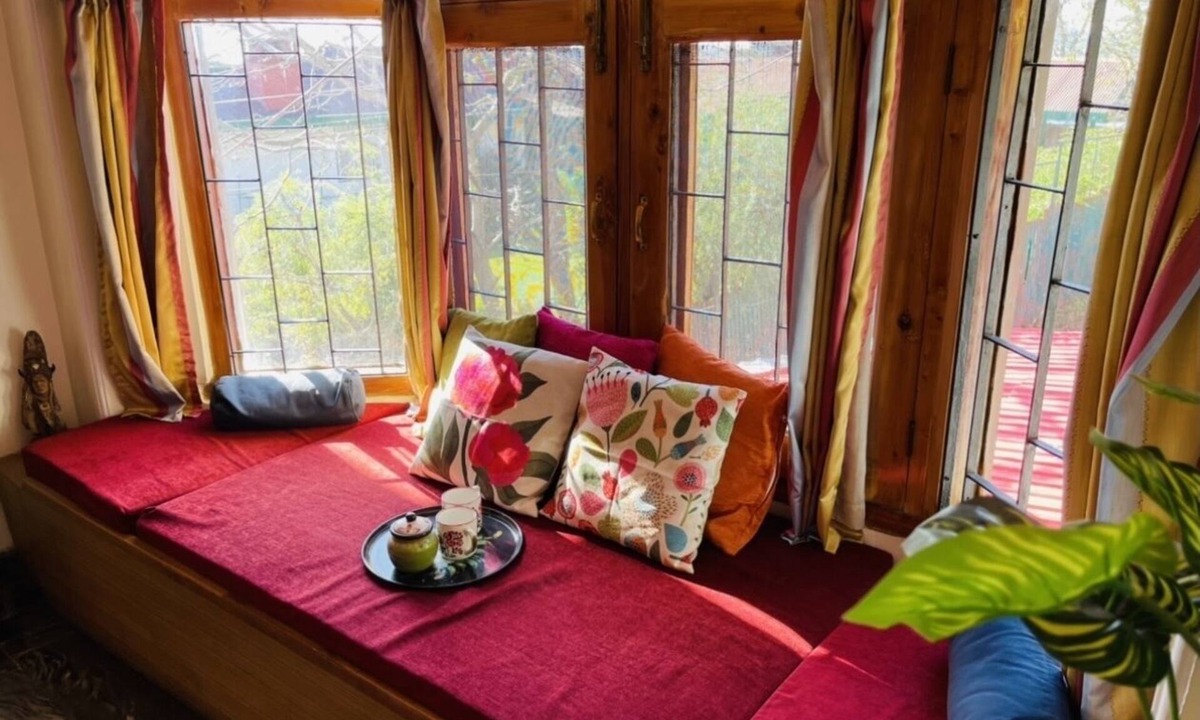 Chhota Shimla Apartment | A cozy 2 bhk, drive in, private apartment very close to the main Mall