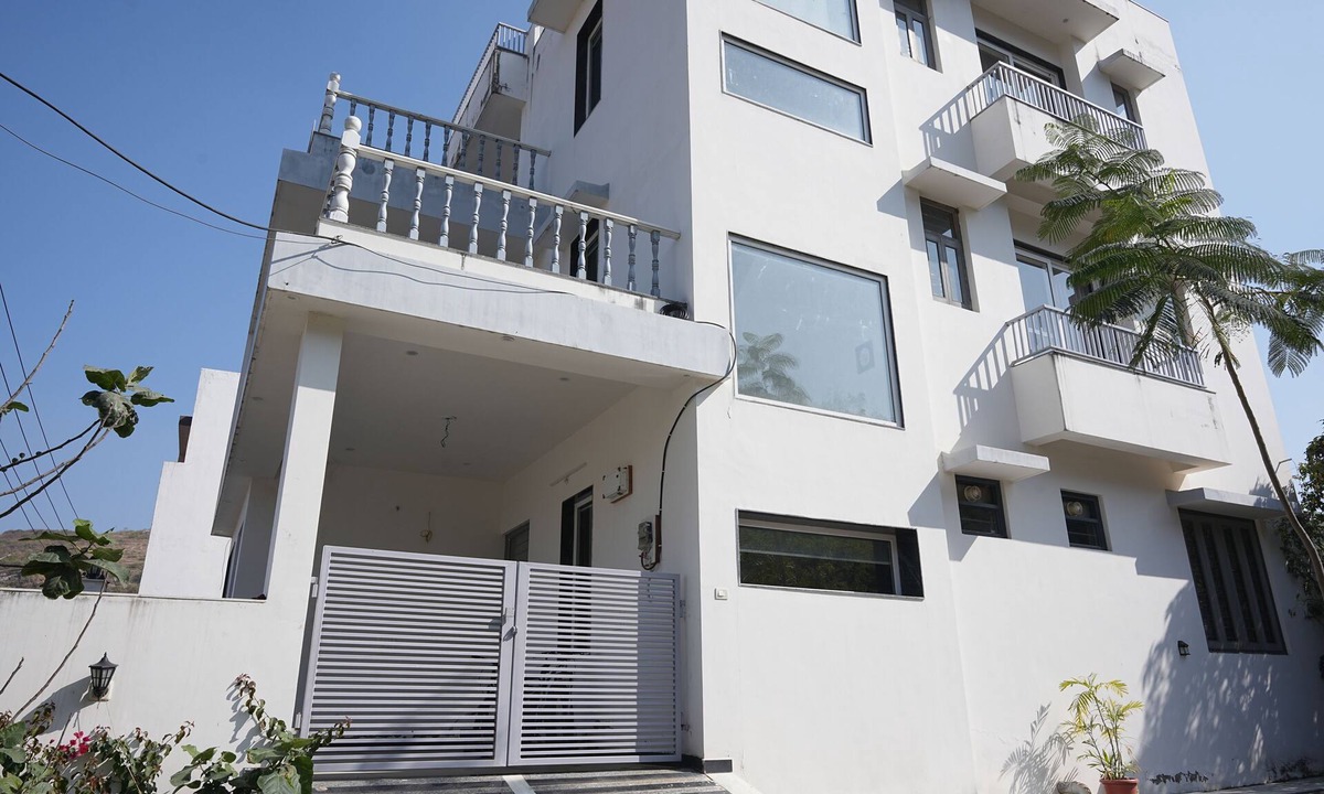 Udaipur Villa | A luxury villa with peaceful natural environment and full of comfort.