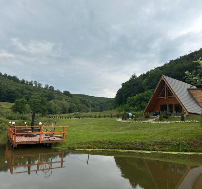 Albesti Ski Chalet | A pe lac