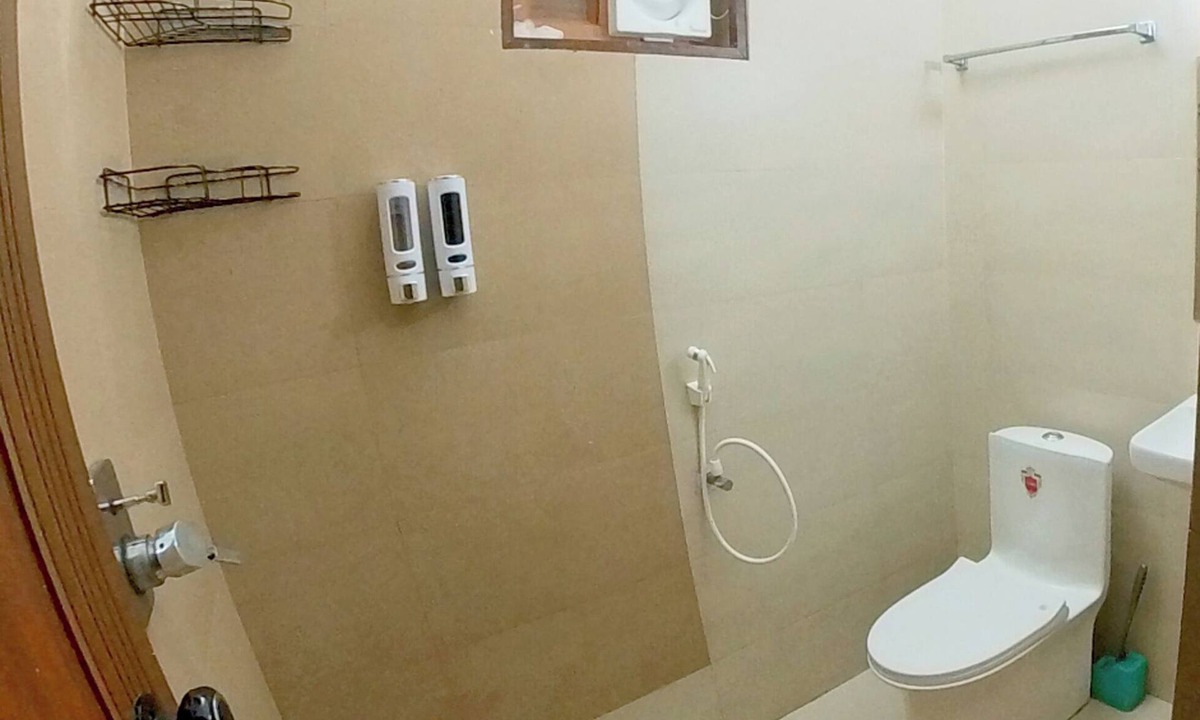 Thalassery Villa | A Riverside Retreat Holiday Home with Kitchen B1 - Deluxe 2+1-Wi-Fi-AC