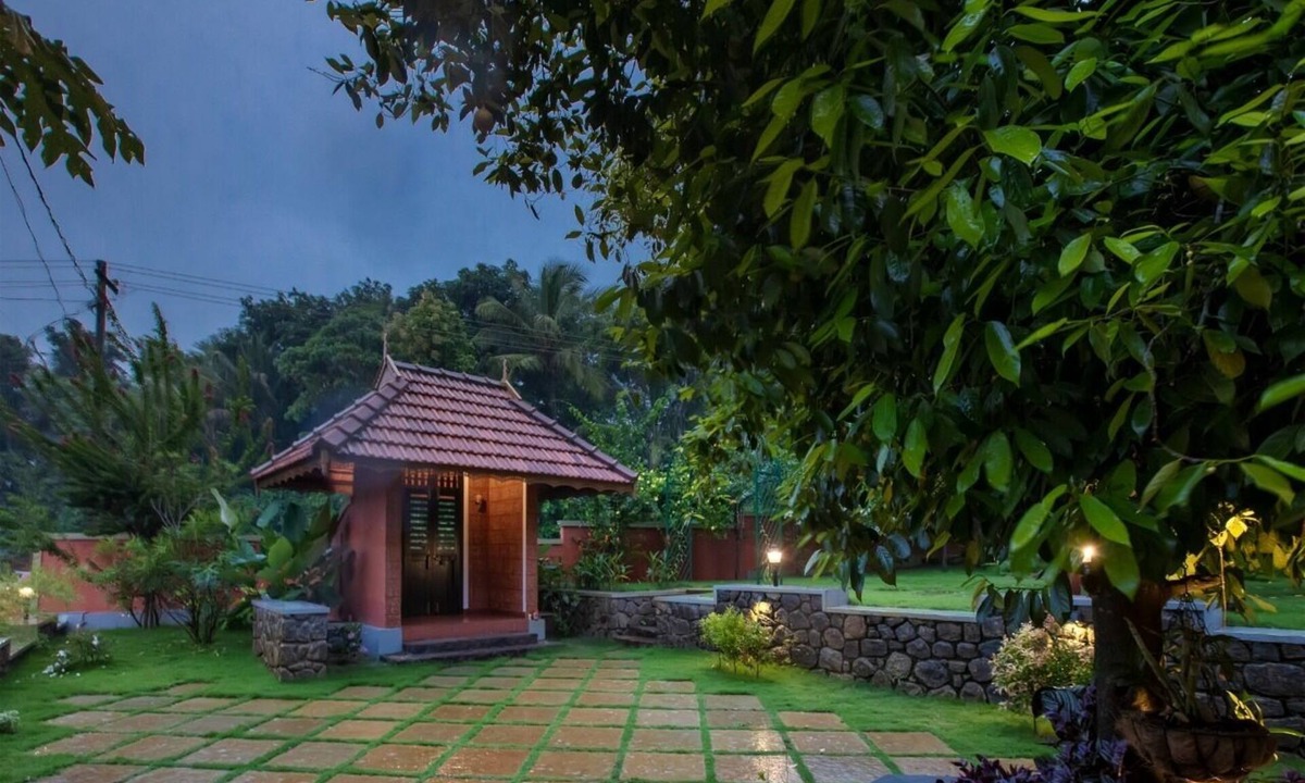 Wadakanchery House | A serene & charming Farmstay set amidst pristine nature and well equipped rooms