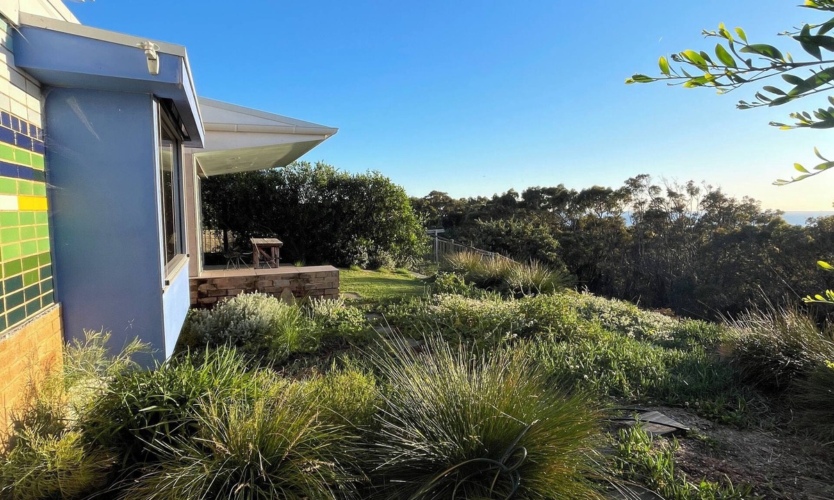 Bundeena House | A superbly located House with sublime views over the National Park + ocean