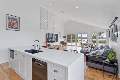 Macmasters Beach House | Aarini Cottage - The Ultimate Beachside Escape!