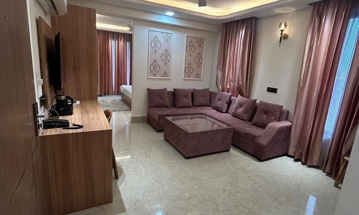 DLF Phase 5 Hotel | AATITHYAM RESIDENCY