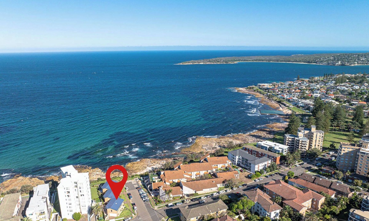 Cronulla House | Absolute Beachfront Cronulla Beach House | Panoramic Ocean Views
