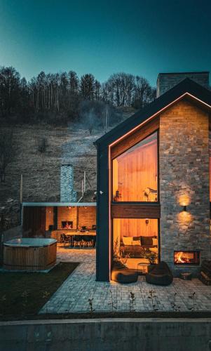 Vulcan Ski Chalet | Aftăr Hills