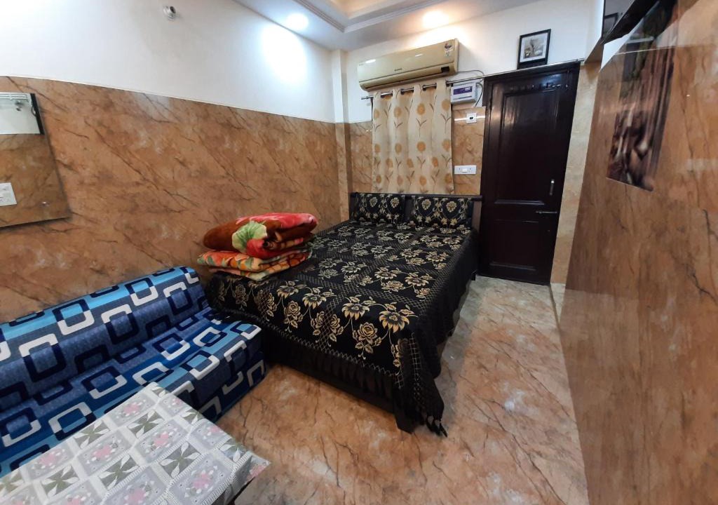 Lajpat Nagar Apartment | Aggarwal guest houses lajpat nagar, foreigners area, very safe, attached fully equipped kitchen for self cooking with gas stove and all utensils, luxury washroom, Ac, personal fridge, wifi with android tvs, cream location- cal 92,121,74,700