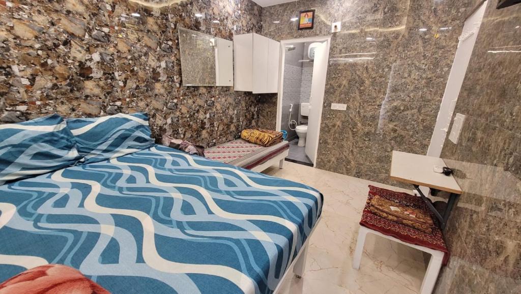 Lajpat Nagar Apartment | Aggarwal independent studio apartments with private washroom and private kitchen with all utensils, fridge, wifi with smart tv, work desk, fully ac as like your own sweet home