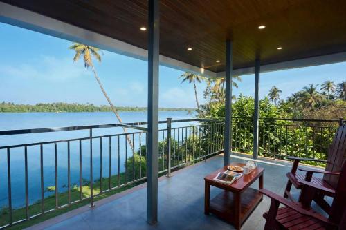 Kuzhuppilly Resort | Akanta Cherai Beach Resort
