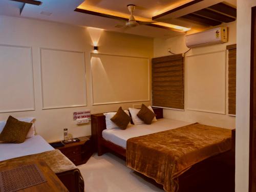 Bhatkal Apartment | AL-MANAL 306 Premium Room Triple Bed
