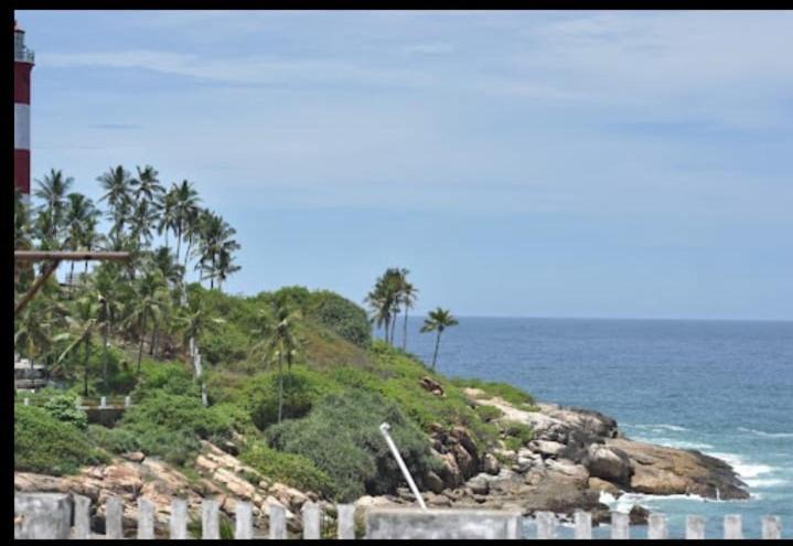 Kovalam Bed & Breakfast | Al Packbag premium beach hotel light house kovalam
