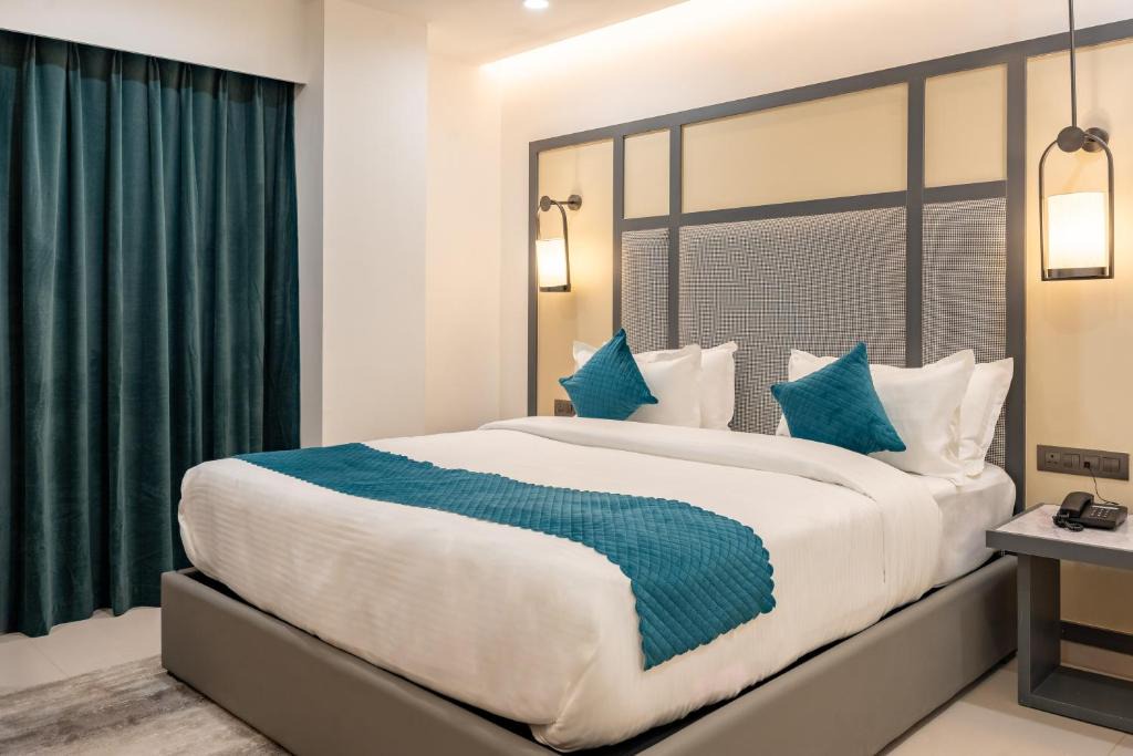 Manikonda Hotel | Alanati