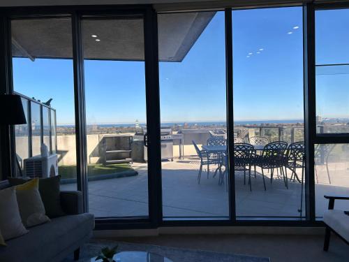 Melbourne Apartment | Albert park across the road Melbourne city a stone away