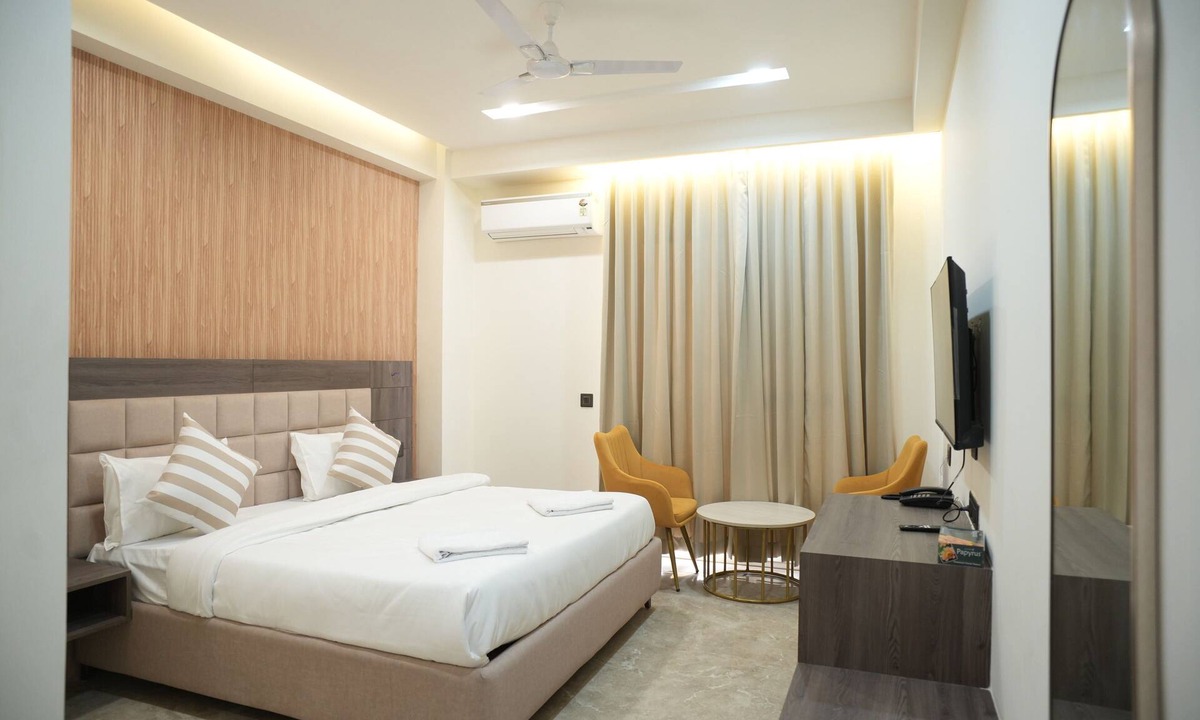 Udyog Vihar Hotel | Amrit Residency