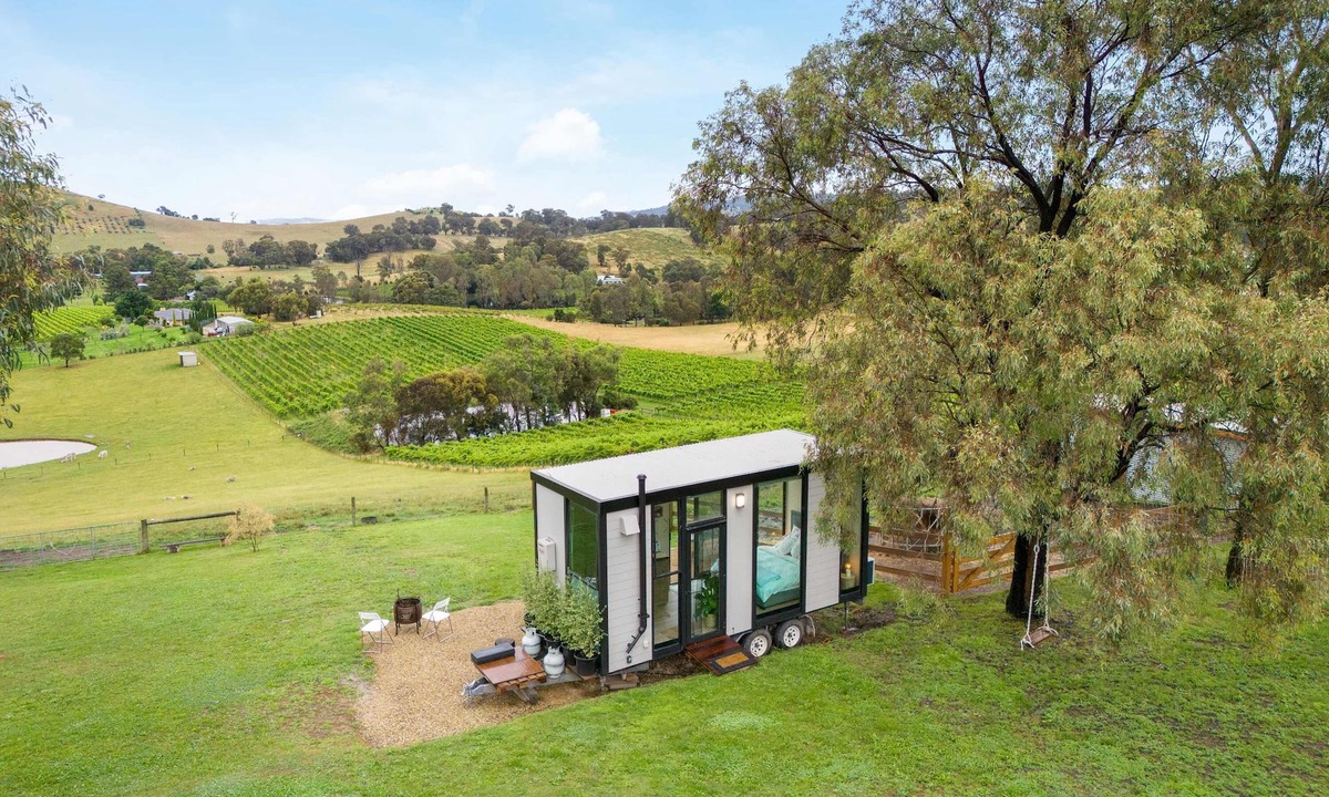 Dixons Creek House | An Unforgettable View by Tiny Away