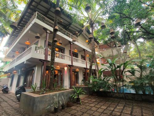Morjim Villa | ANTIQUE VILLA with a Pool for company of 14-20 , 10 min walk Morjim Beach