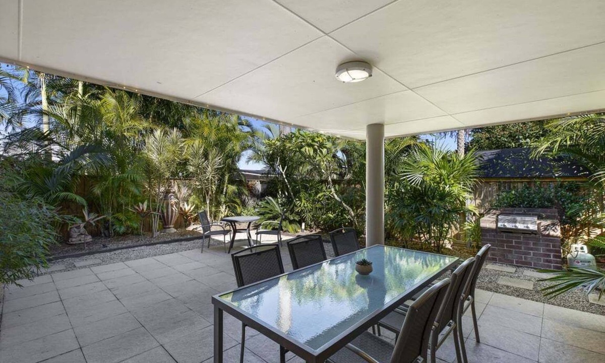 North Avoca House | Applecross Townhouse – 300m Level Walk to the Beach